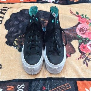 Converse Chuck Taylor All Star Lift 2X Hi - Women
Shoes Platform